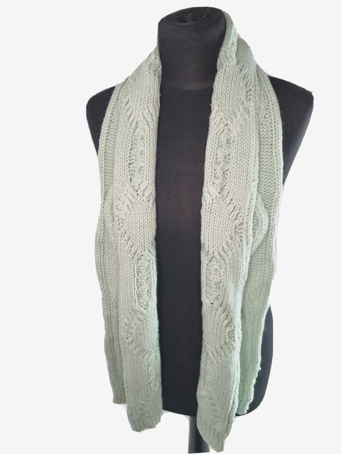 Super soft knitted chunky scarf