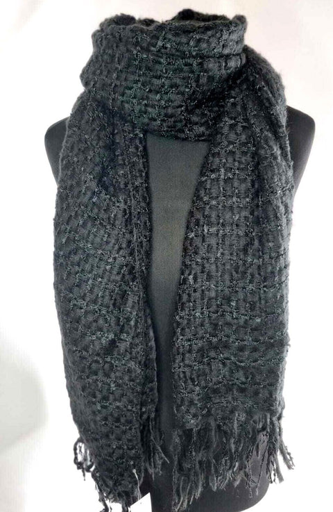 Super soft knitted chunky scarf